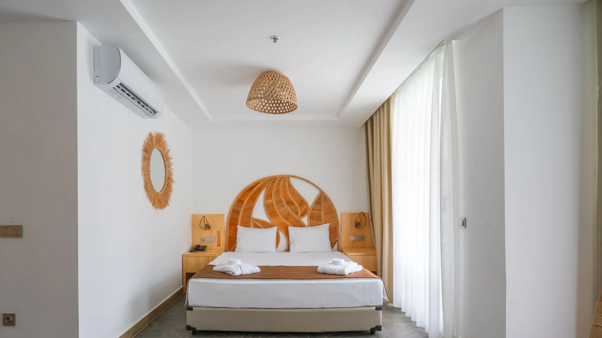 Qum Village Swim Up Oda