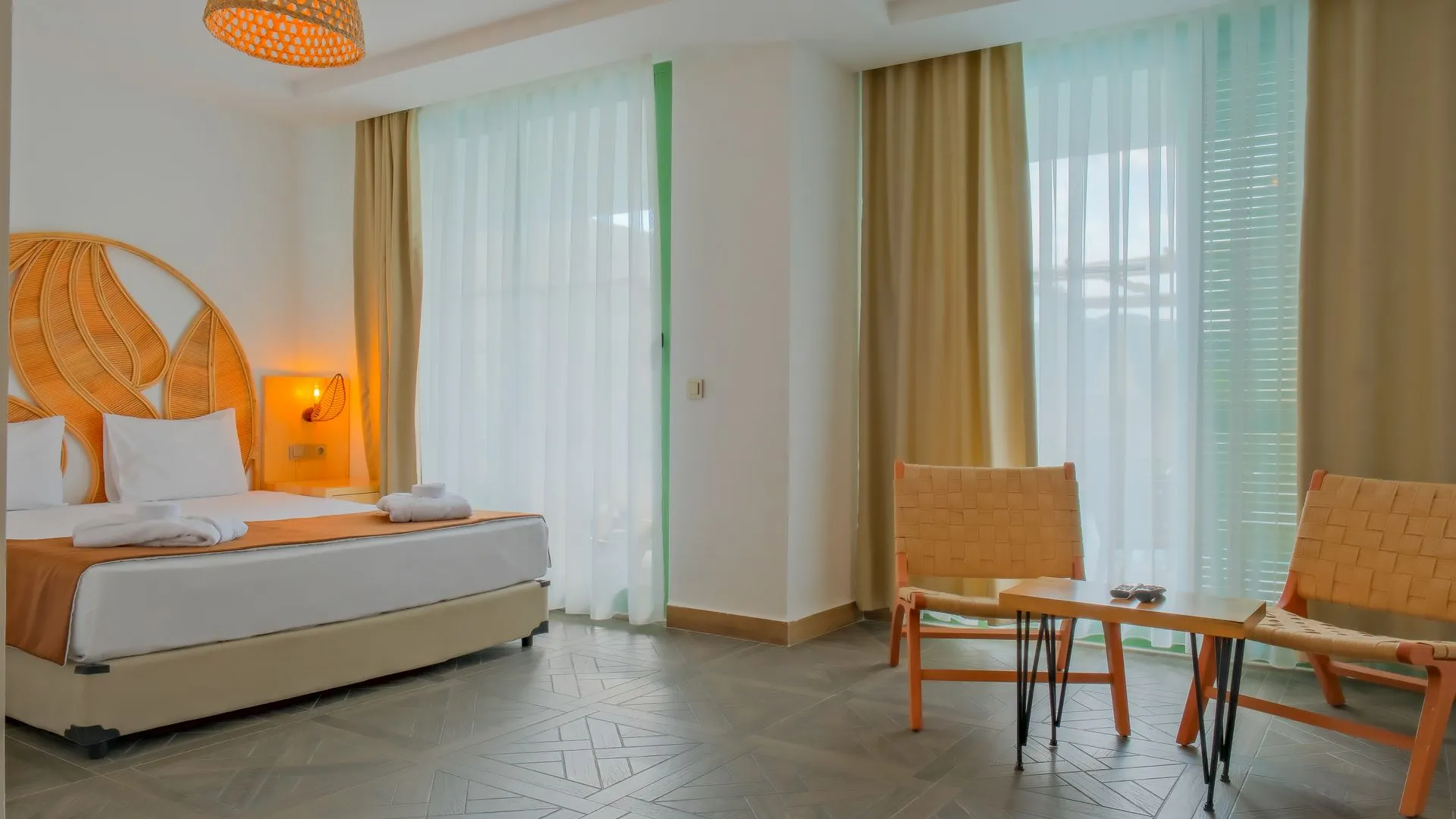 Qum Village Swim Up Oda