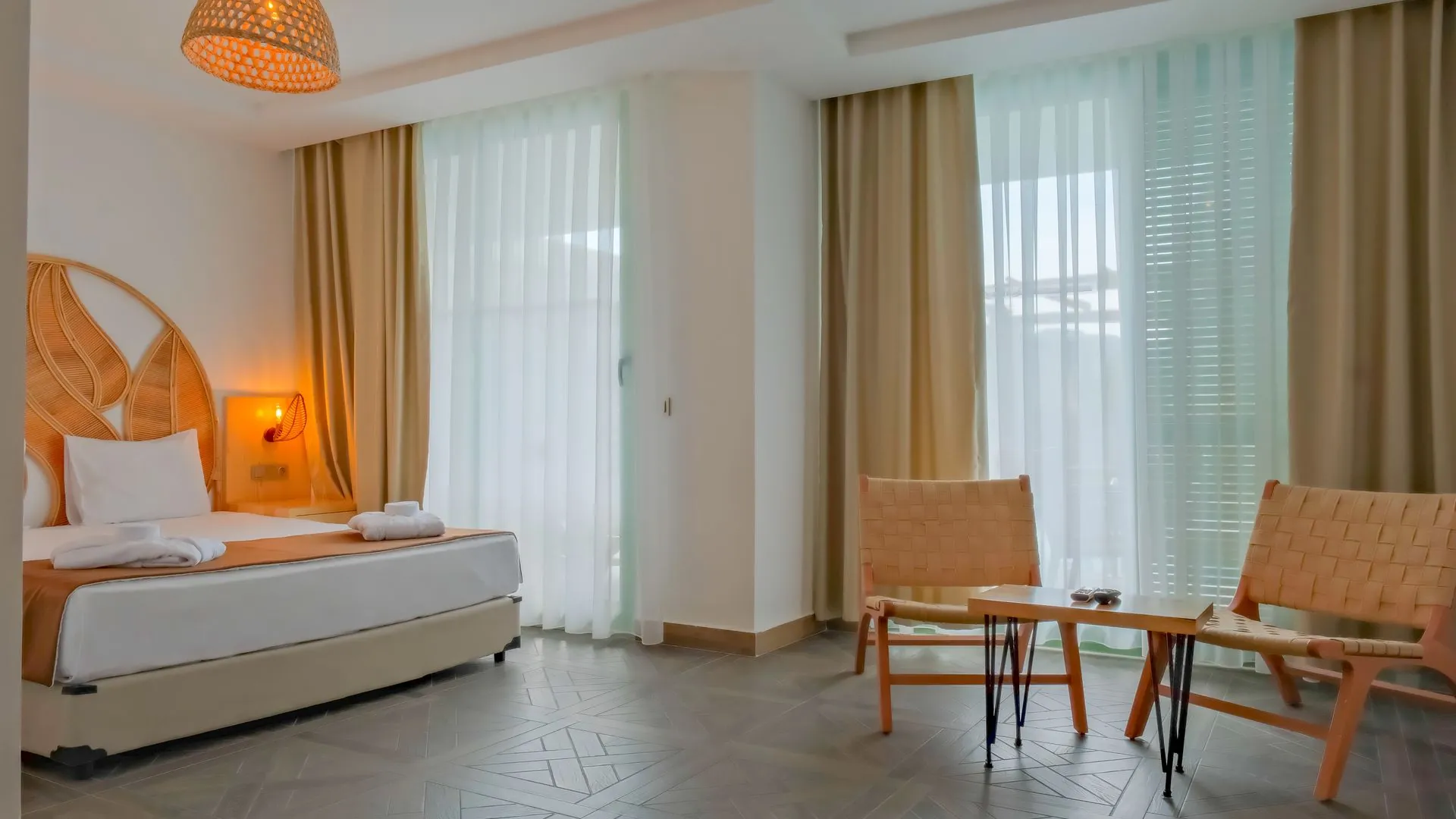 Qum Village Swim Up Oda