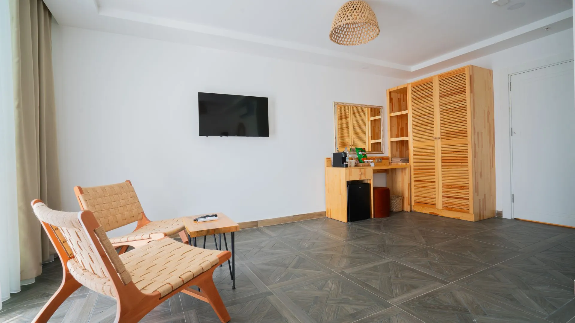 Qum Village Swim Up Oda