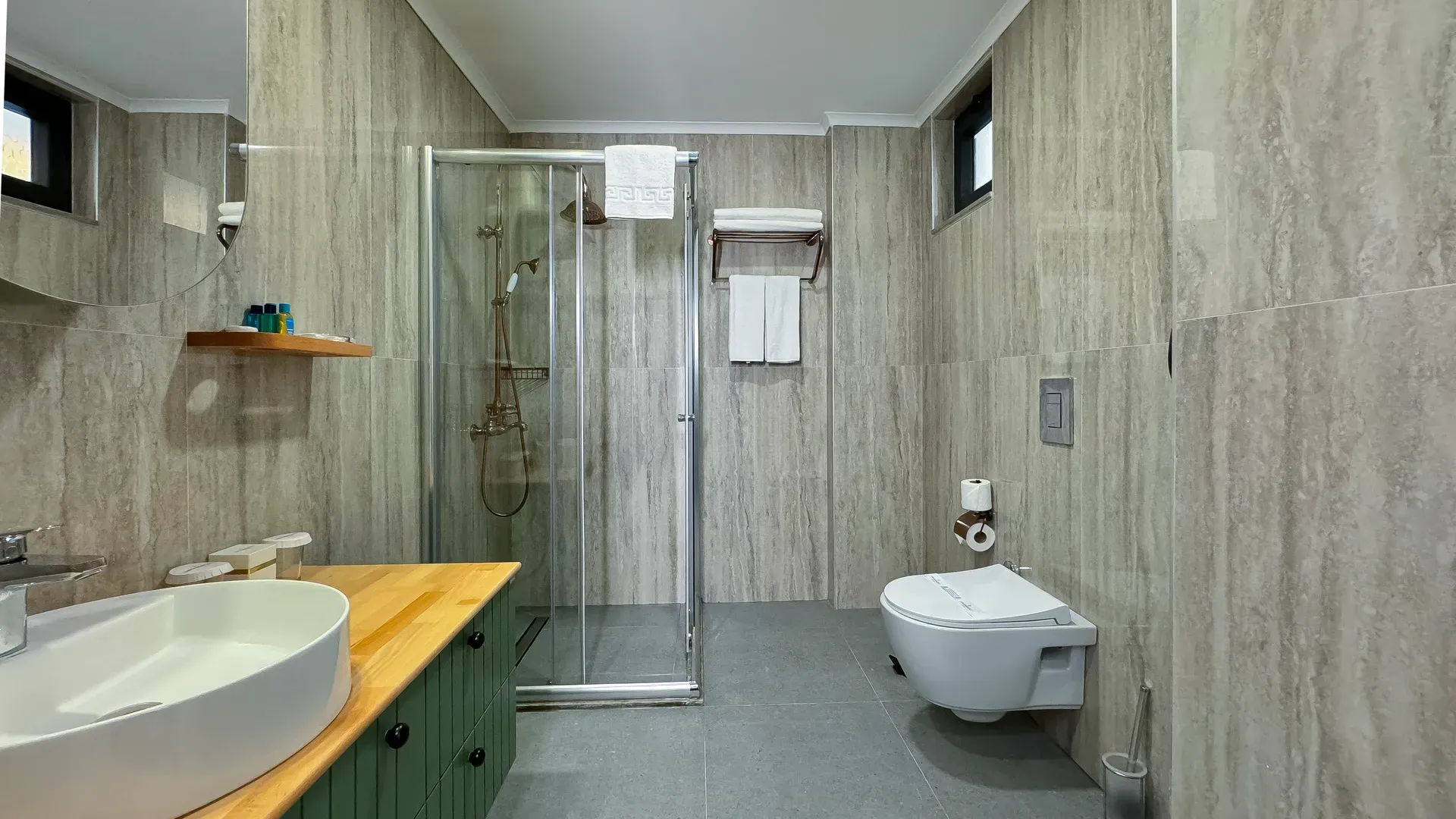 Qum Village Jakuzili Oda