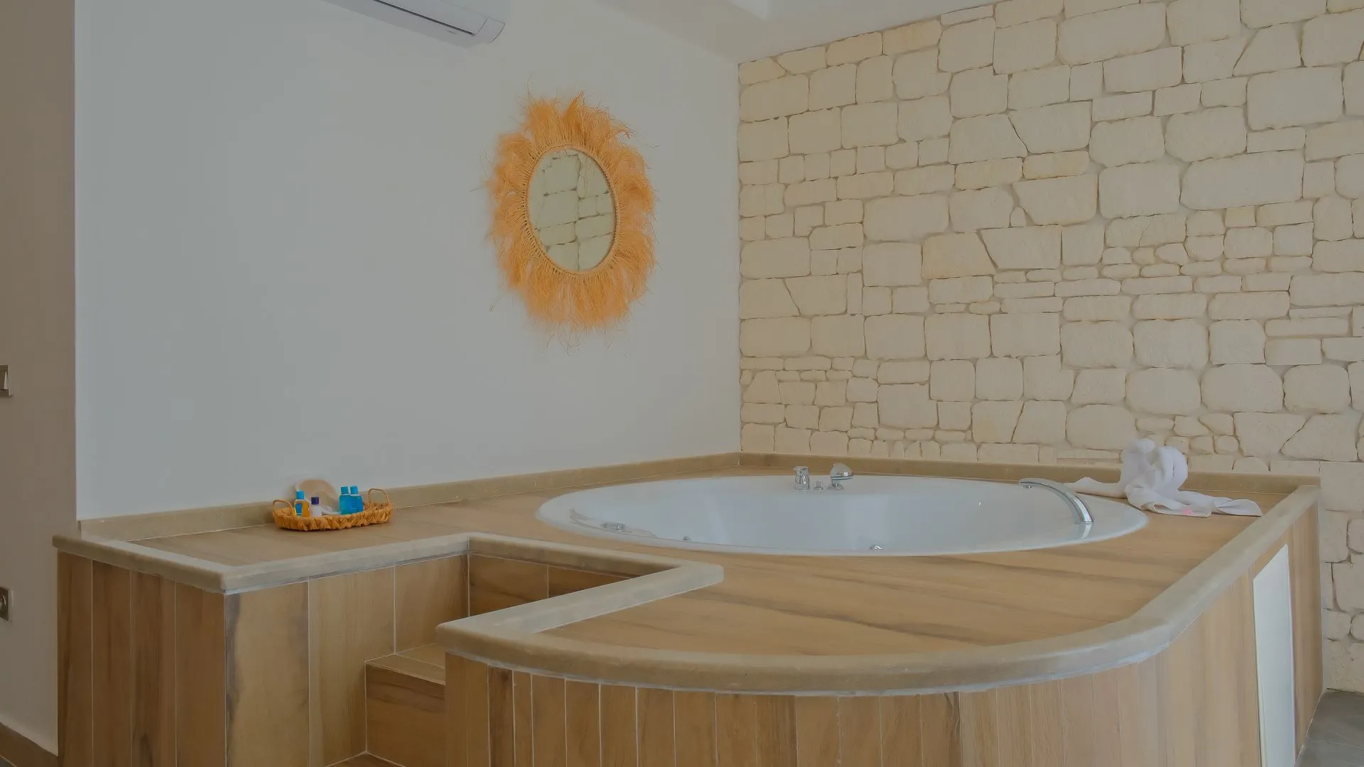 Qum Village Jakuzili Oda