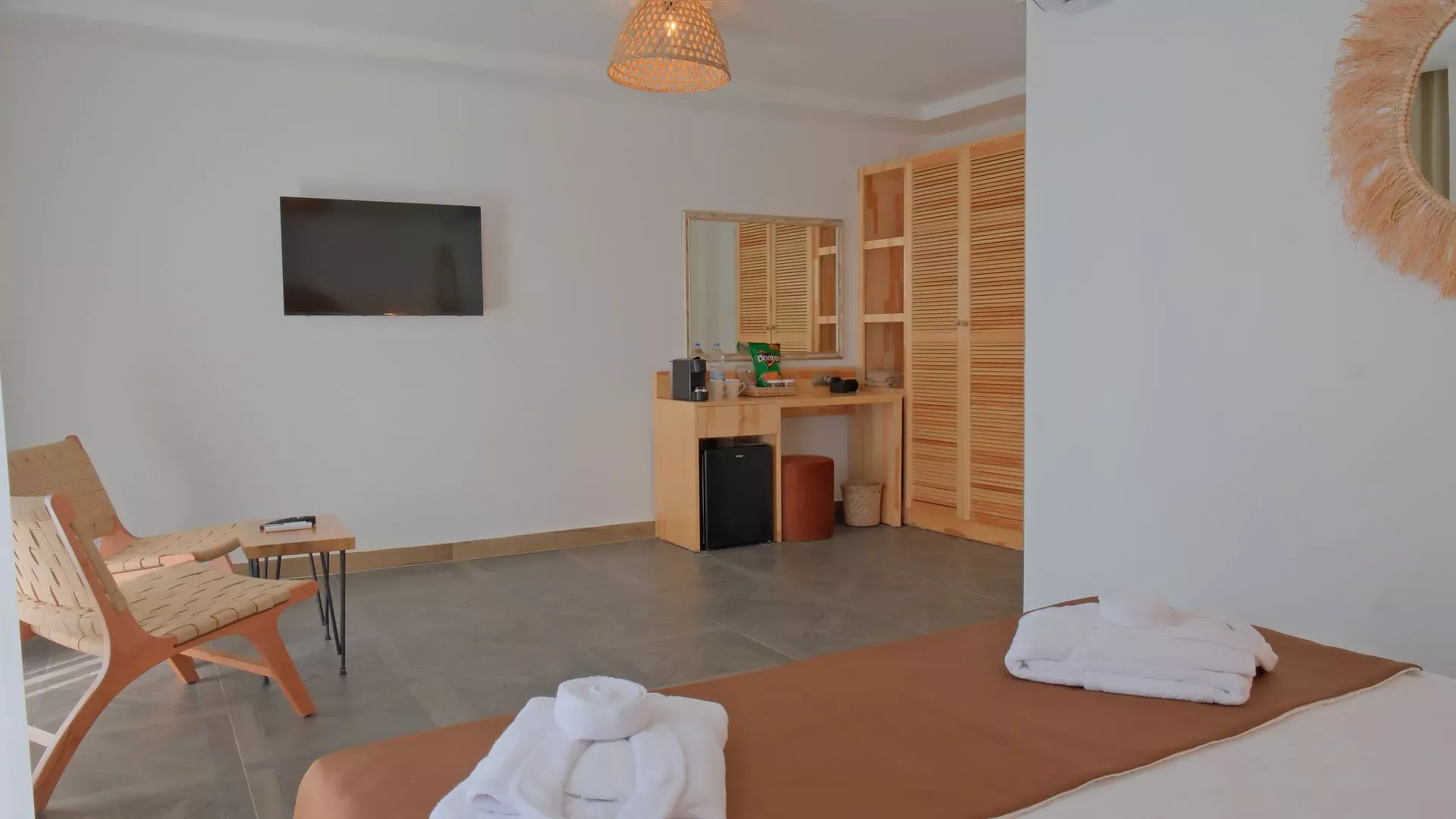 Qum Village Swim Up Room