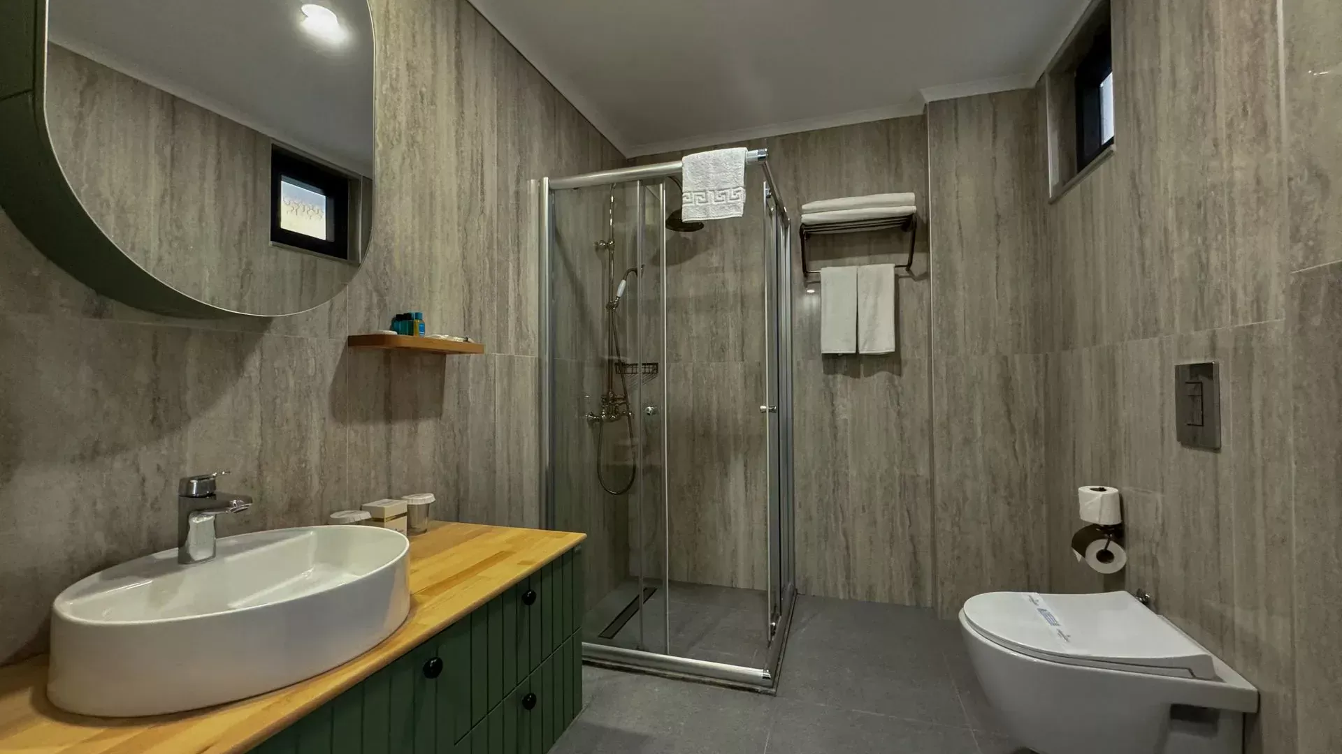 Qum Village Jacuzzi Room