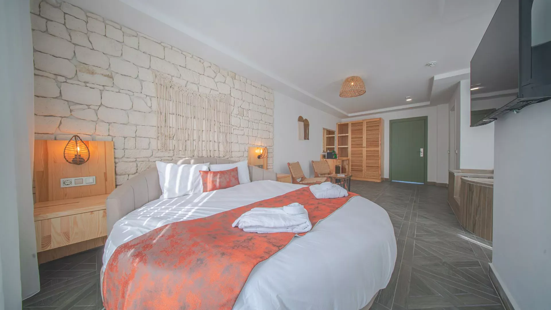 Qum Village Jacuzzi Zimmer