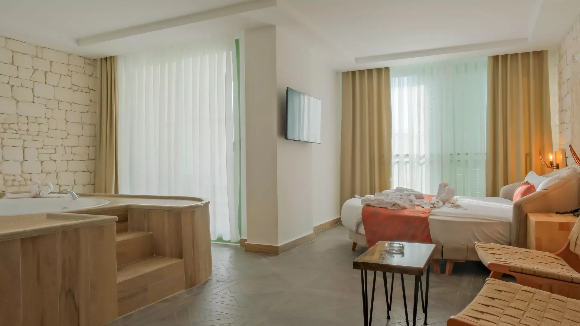 Qum Village Jacuzzi Zimmer