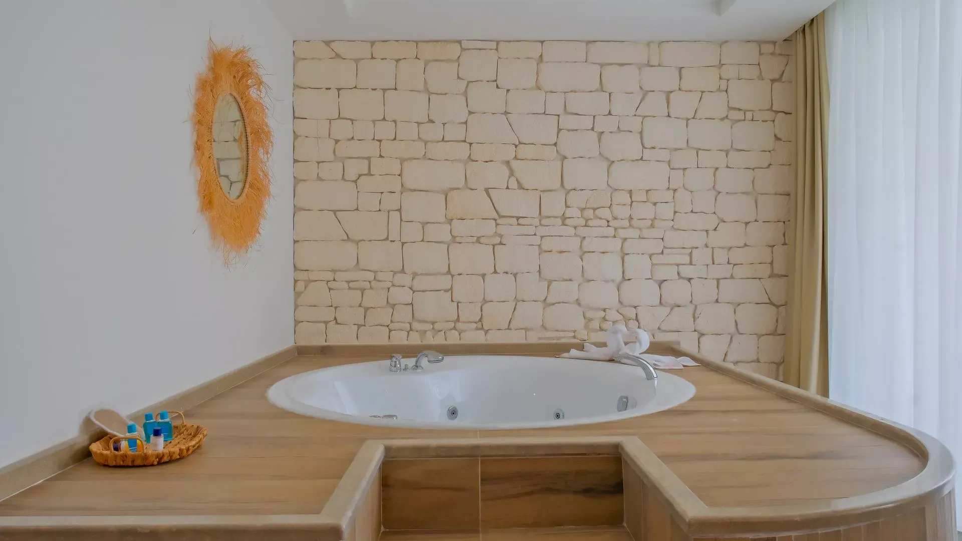 Qum Village Jacuzzi Zimmer