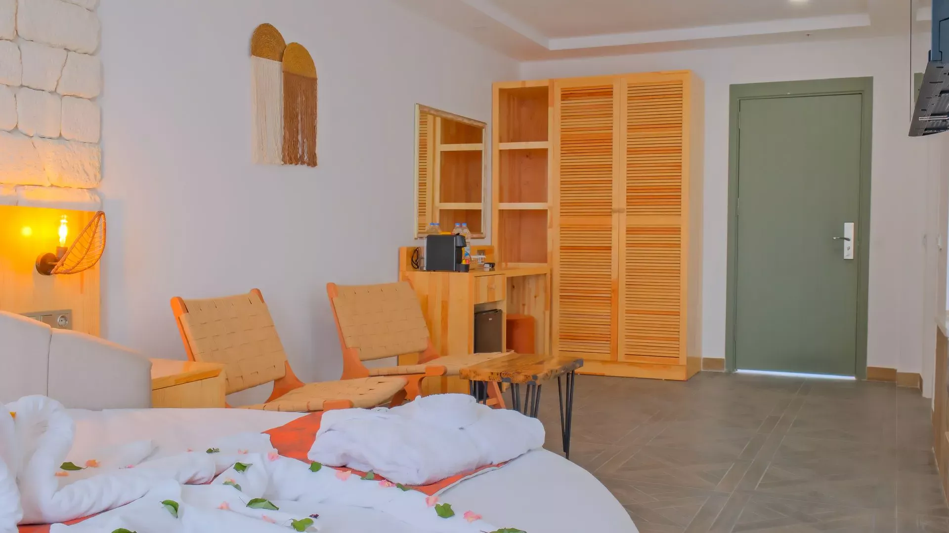 Qum Village Jacuzzi Zimmer